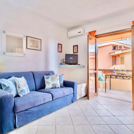 2 Beds With Private Balcony In Marinella Just 200 Mt From The Sea Apartament