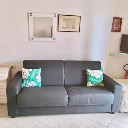 2 Beds With Private Balcony In Marinella Just 200 Mt From The Sea 아파트 *